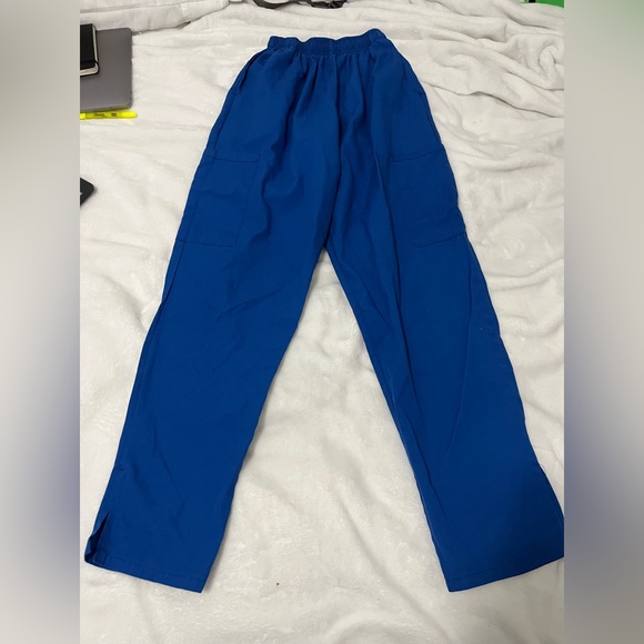 SCRUBS - Picture 3 of 5